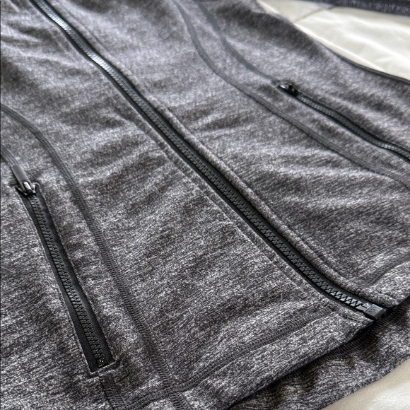 Lululemon - Picture 4 of 7